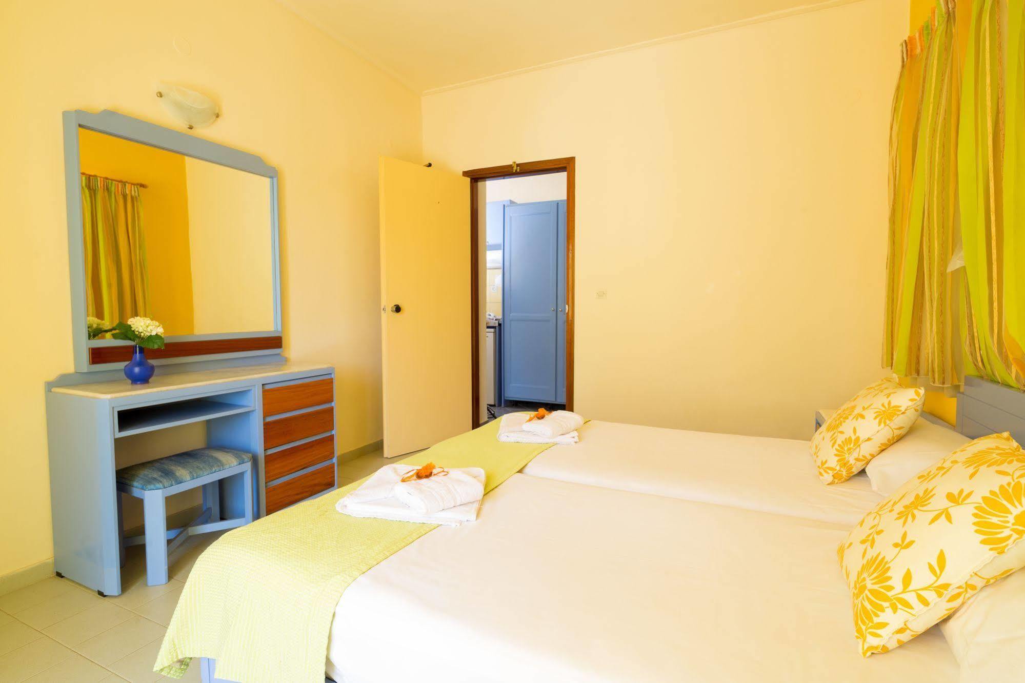 Raisakis Apartments Agia Marina Zewnętrze zdjęcie